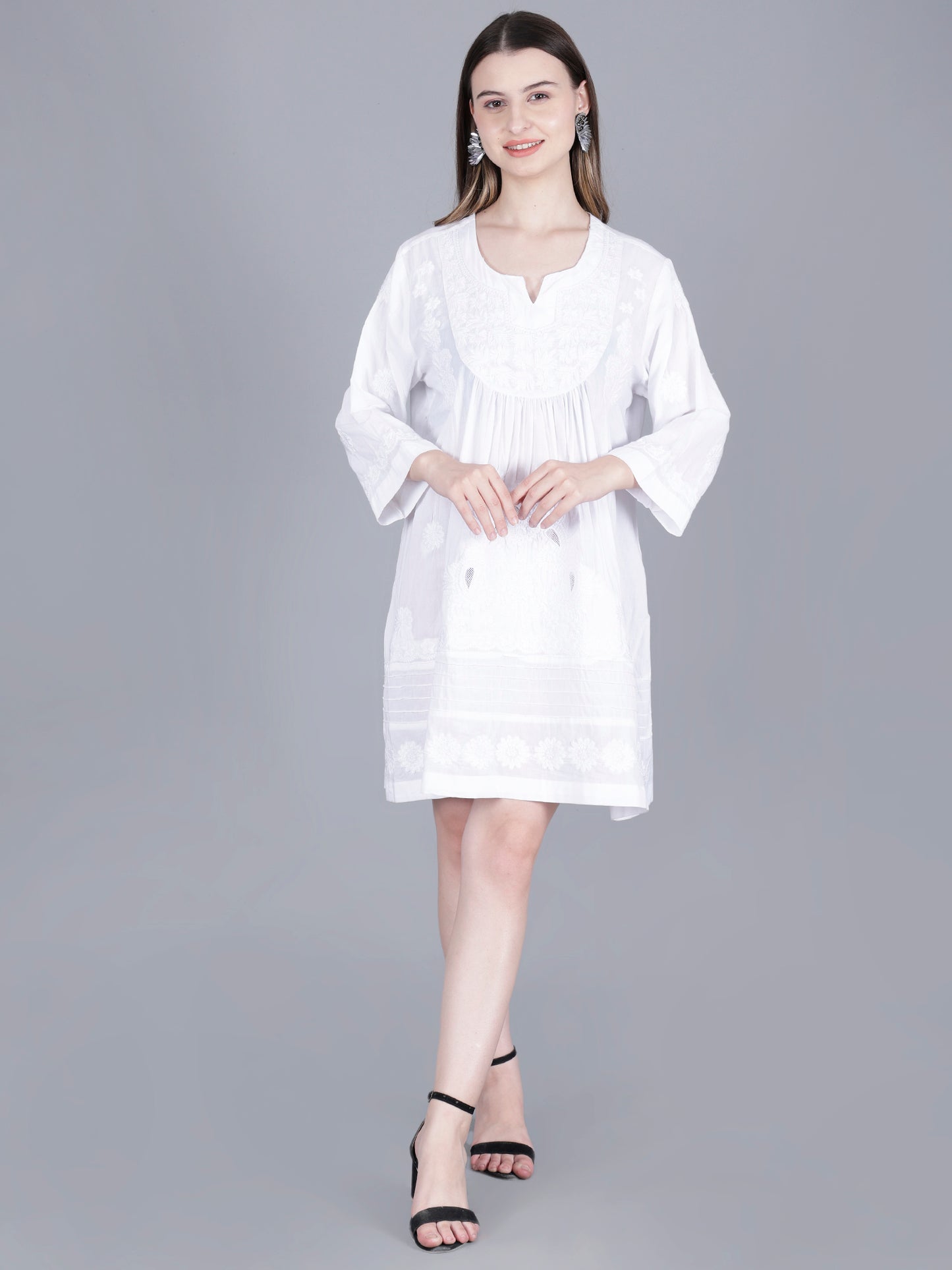 Vestido corto bordado