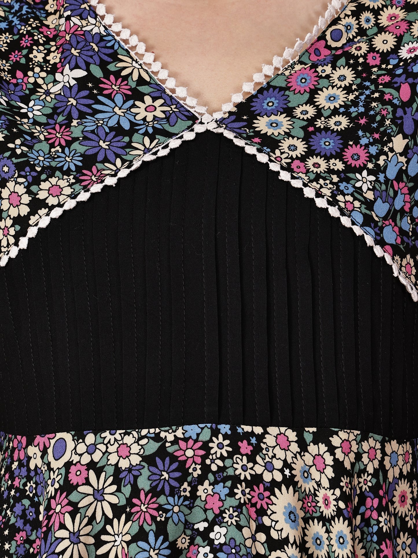 Noir Petal Mini